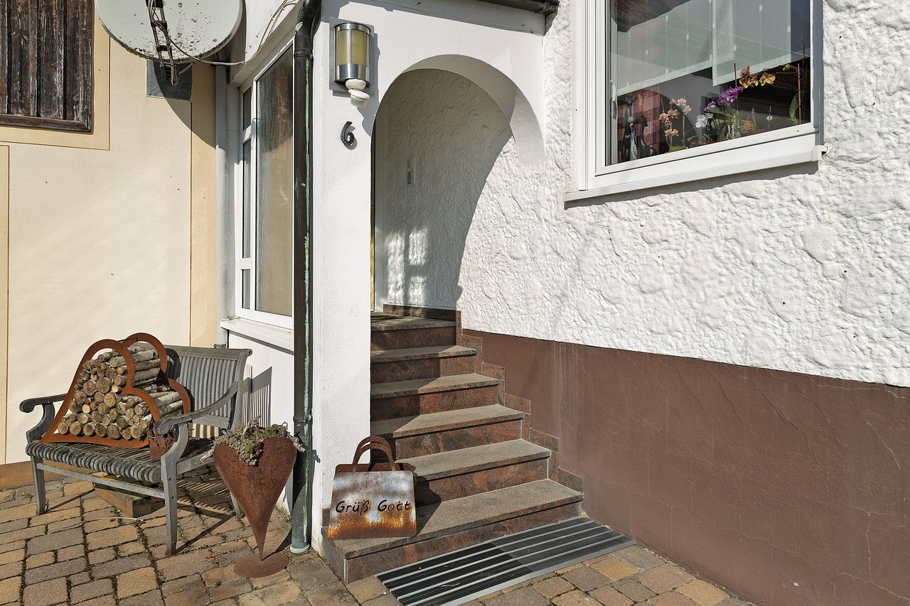 Hauseingang mit Treppe, Fewo Tanja’s Blumenparadies in Hollfeld, Bayern