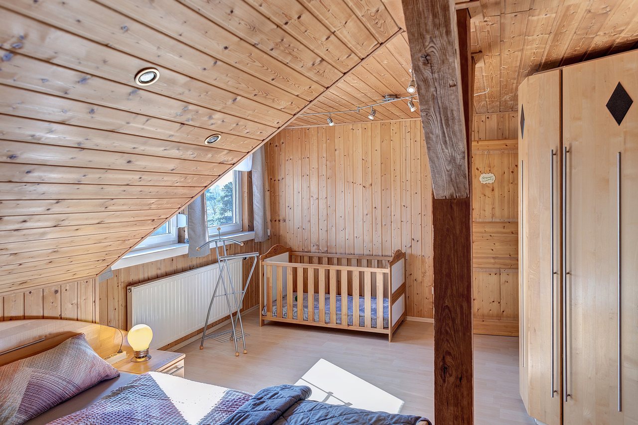 Schlafbereich mit Blick zum Badezimmer, Fewo Tanja’s Blumenparadies in Hollfeld, Bayern