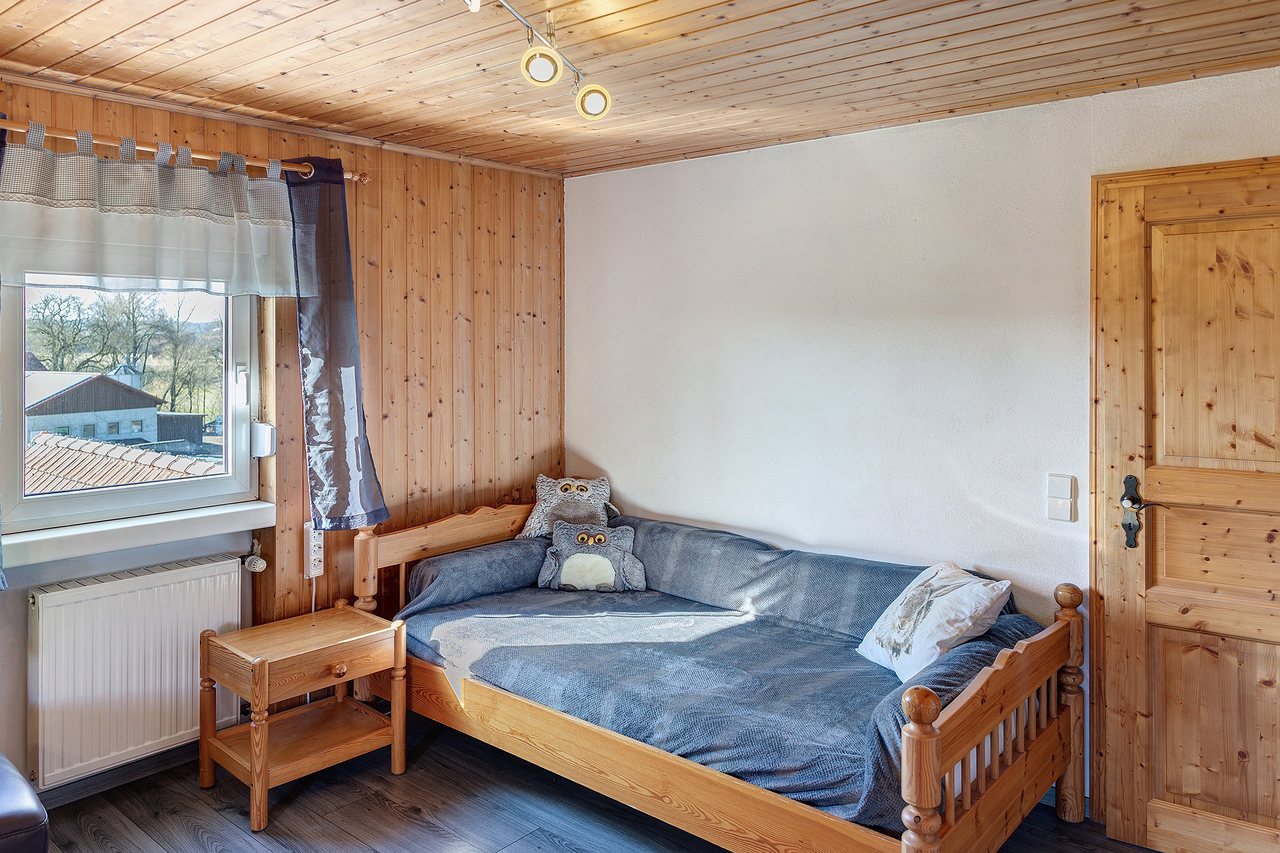 Essbereich mit Blick zum Wohnraum, Fewo Tanja’s Blumenparadies in Hollfeld, Bayern