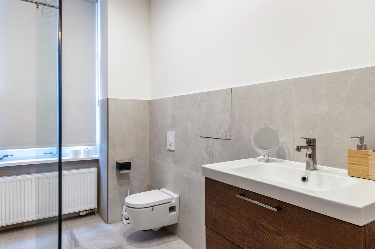 Badezimmer mit Waschbecken, Cosy Apartment im Weddinger Herz in Berlin