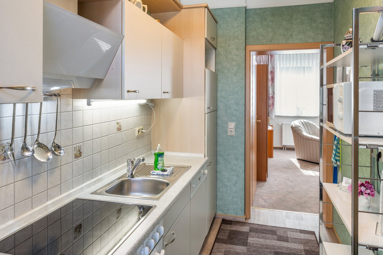 Küche mit Blick ins Wohnzimmer, Ferienwohnung Eins in Bad Wilsnack, Brandenburg, Bad Wilsnack, Prignitz, Brandenburg