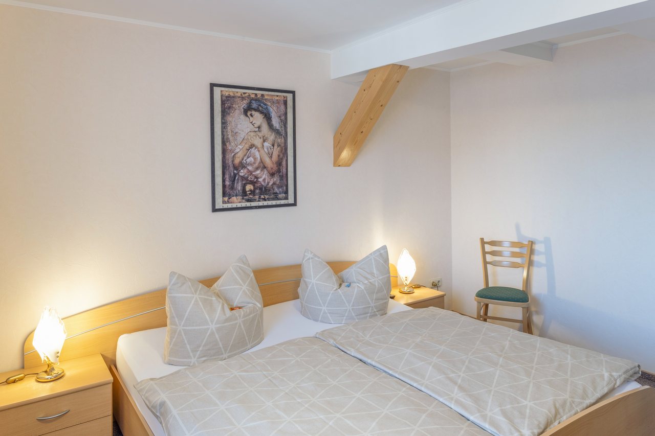 Schlafzimmer, Blick auf das Doppelbett, Ferienwohnung Zwei in Bad Wilsnack, Brandenburg, Bad Wilsnack, Prignitz, Brandenburg
