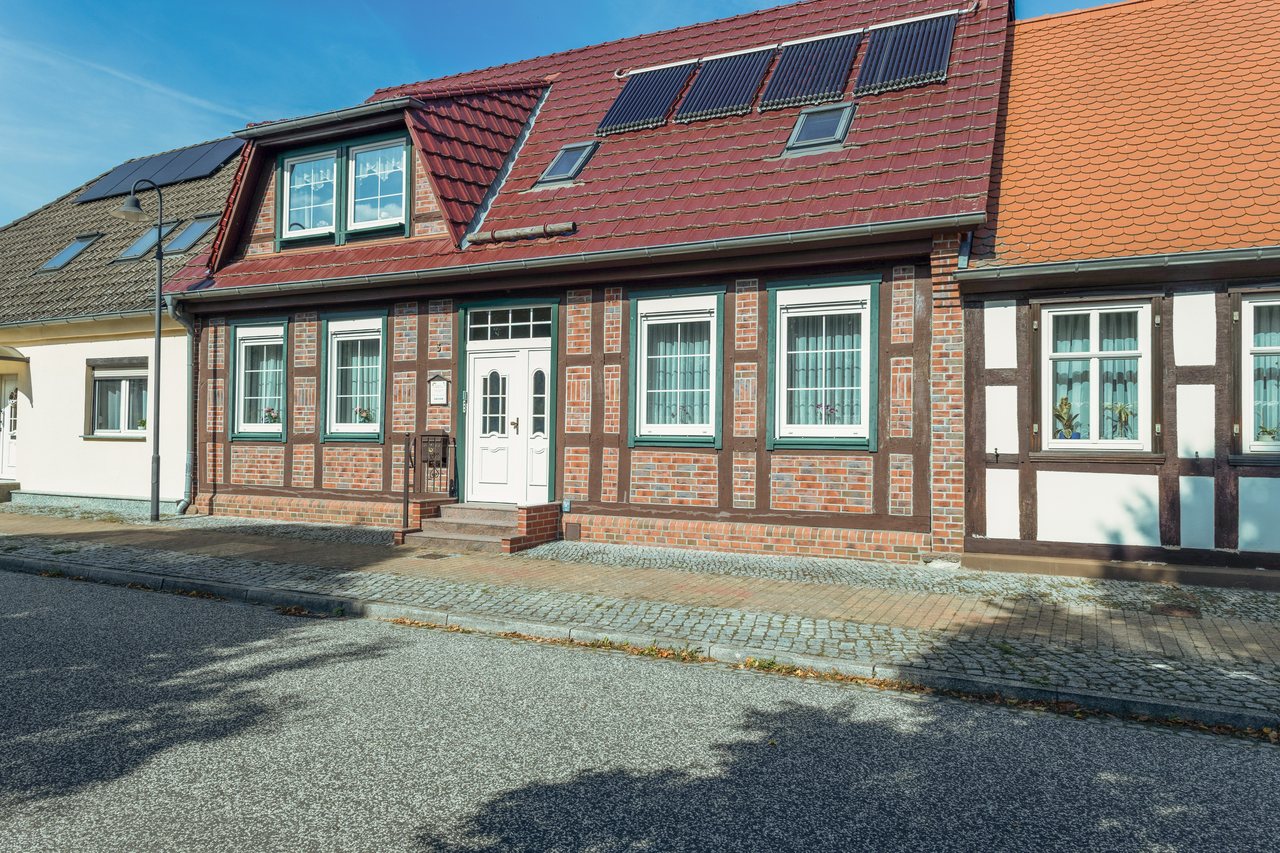 Rot geklinkertes Fachwerkhaus, Straßenansicht, Ferienwohnung Zwei in Bad Wilsnack, Brandenburg, Bad Wilsnack, Prignitz, Brandenburg