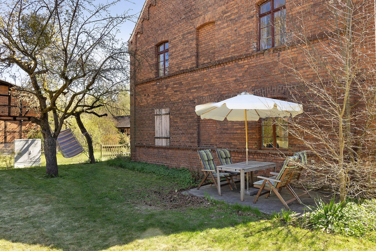 Sonnenterrasse am historischen Backsteinhaus, Ferienwohnung am Roten Schloss in Baruth/Mark, Brandenburg