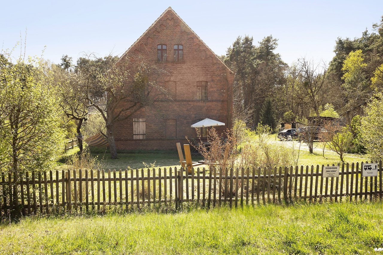 Backsteinhaus im Garten, Ferienwohnung am Roten Schloss in Baruth/Mark, Brandenburg