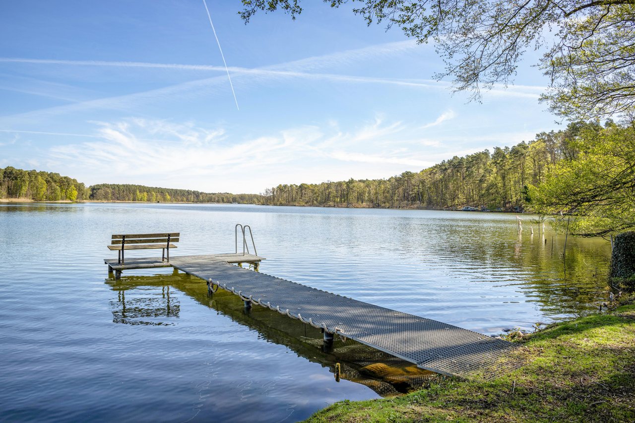 Holzsteg am Haussee, Bungalow am Haussee in Himmelpfort, Brandenburg