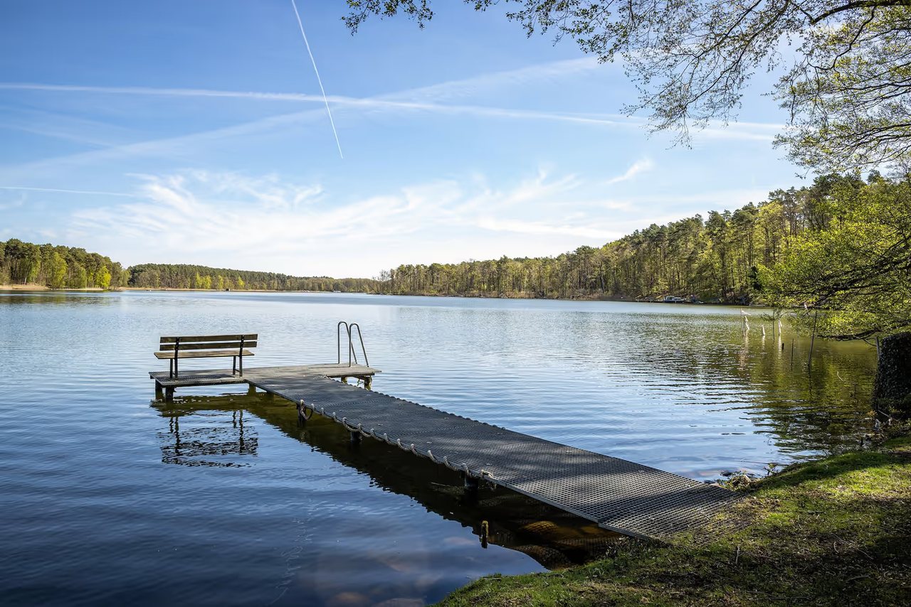 Holzsteg am See, Ferienhaus Haussee in Himmelpfort, Brandenburg