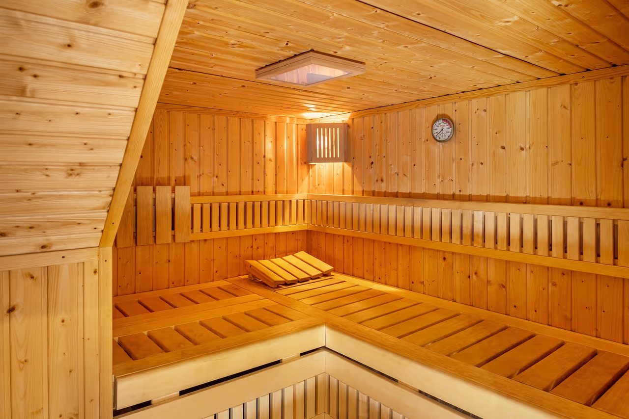 Sauna aus Holz, Ferienhaus Haussee in Himmelpfort, Brandenburg
