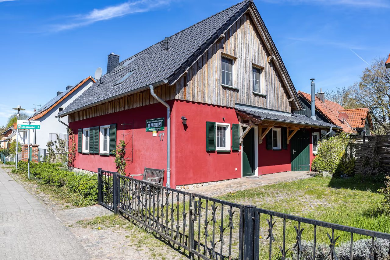 Rotes Ferienhaus, Außenansicht, Ferienhaus Haussee in Himmelpfort, Brandenburg