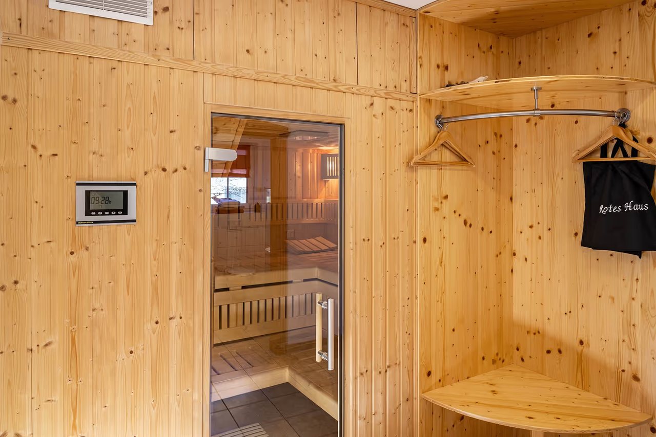 Sauna aus Holz, Ferienhaus Haussee in Himmelpfort, Brandenburg