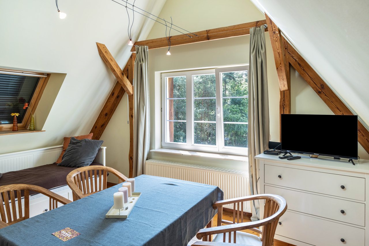Essbereich mit Blick zum Schlafbereich, Ferienwohnung für 6 Personen 80 M² in Potsdam, Brandenburg, Groß Glienicke, Potsdam, Brandenburg