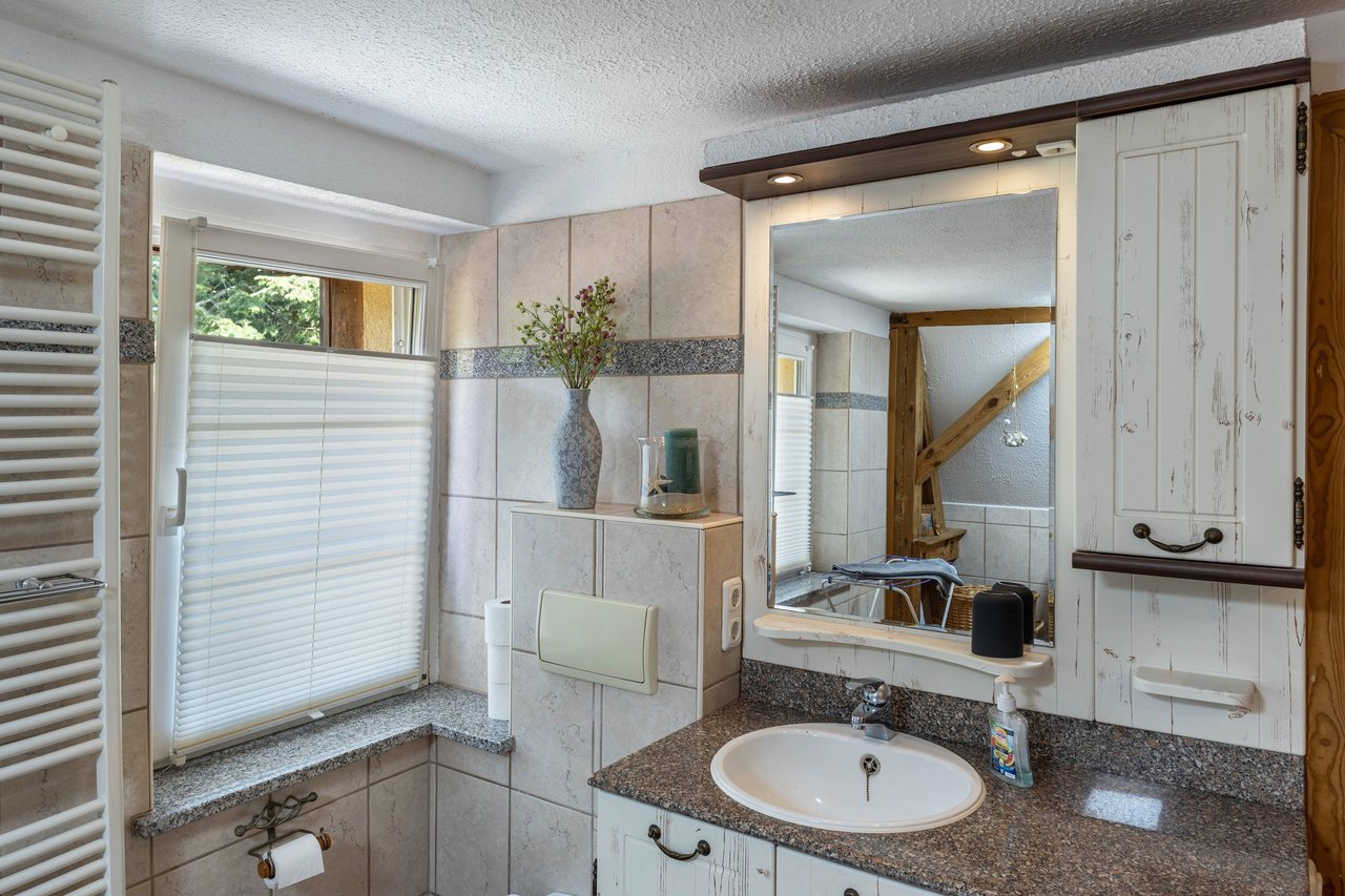 Badezimmer mit Waschbecken, Ferienwohnung für 6 Personen 80 M² in Potsdam, Brandenburg, Groß Glienicke, Potsdam, Brandenburg
