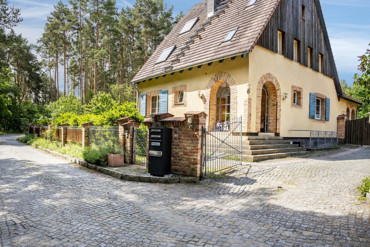 Ferienhaus, Außenansicht mit Zufahrt, Ferienwohnung für 6 Personen 80 M² in Potsdam, Brandenburg, Groß Glienicke, Potsdam, Brandenburg