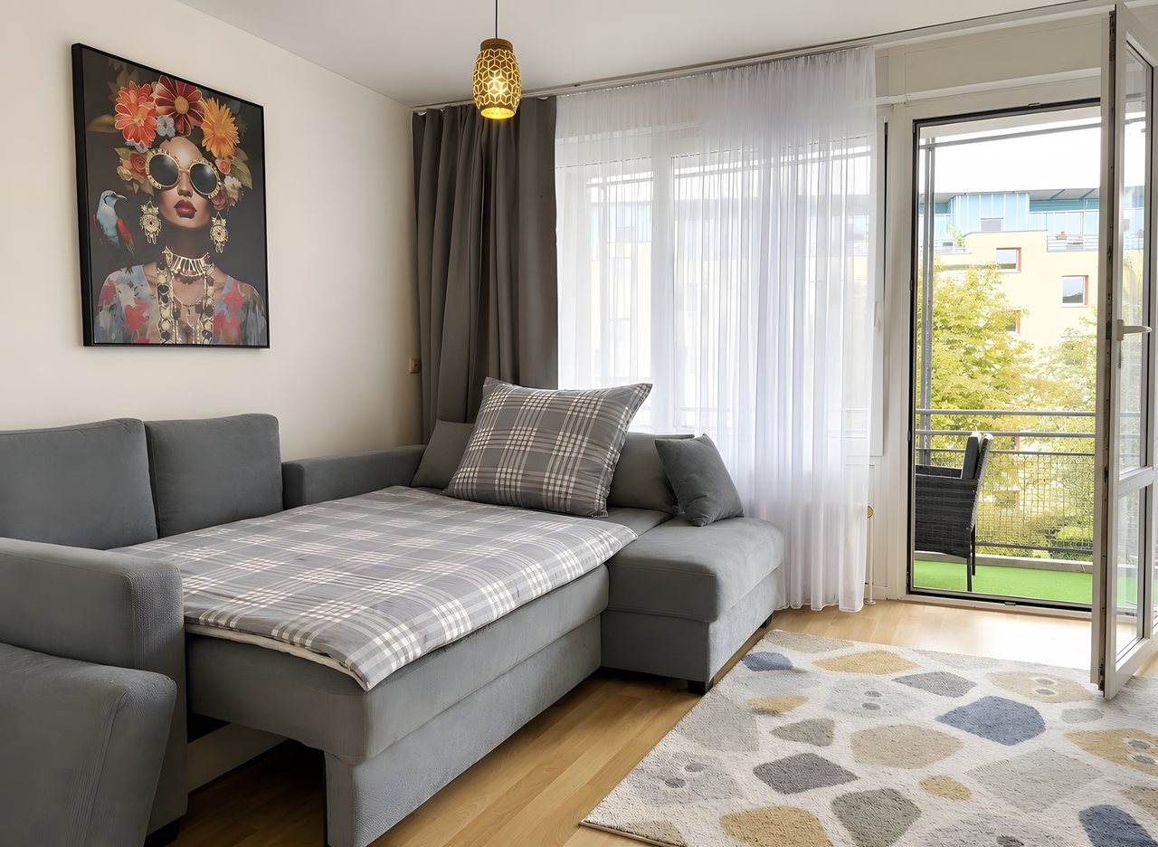Wohnbereich mit Schlafsofa und Balkonzugang, Near Airport Berlin-Schönefeld in Schönefeld, Brandenburg