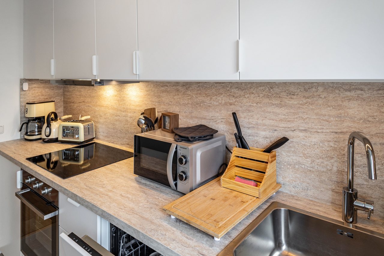 Küchenzeile mit Backofen, Near Airport Berlin-Schönefeld in Schönefeld, Brandenburg