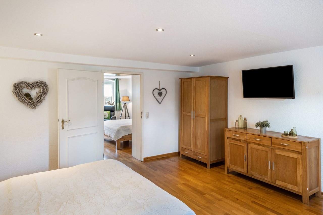 Schlafzimmer mit Sitzecke, Ferienwohnung An der Wublitz in Werder, Brandenburg