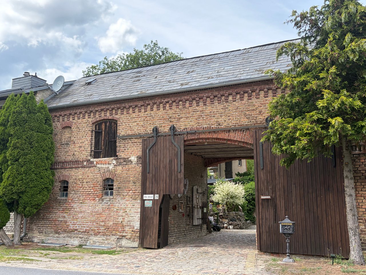 Backsteinhaus mit Hofeinfahrt, Ferienwohnung An der Wublitz in Werder, Brandenburg