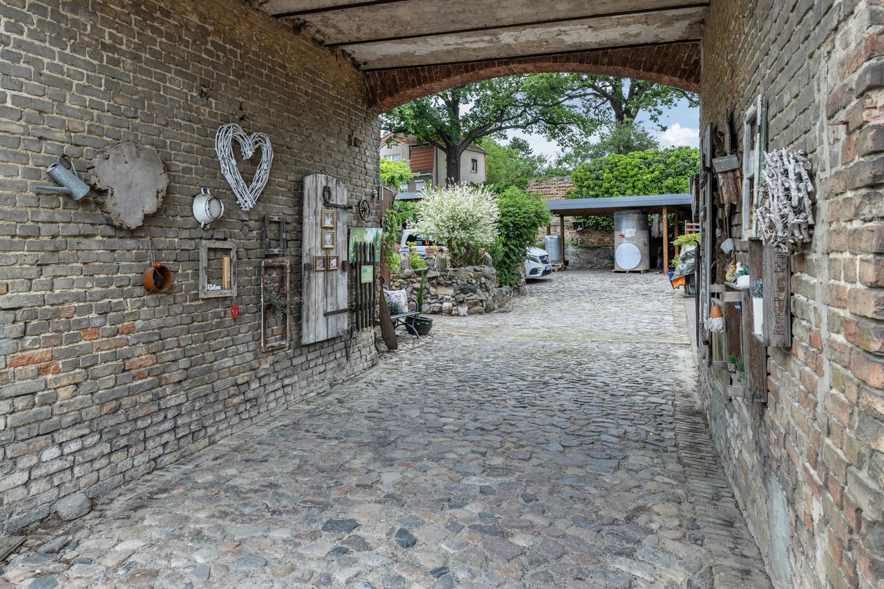 Gepflasterte Hofdurchfahrt, Ferienwohnung An der Wublitz in Werder, Brandenburg