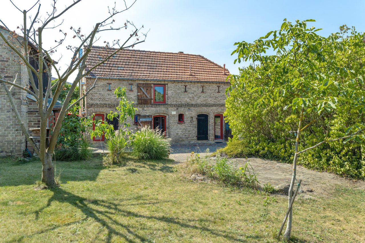 Backsteinhaus mit Garten, Rotes Haus im Havelland in Werder (Havel), Brandenburg