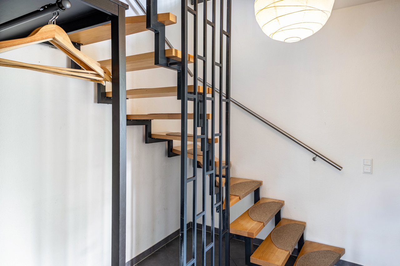 Wendeltreppe im Flur, Radfahren Haus auf der Insel Werder in Werder, Brandenburg