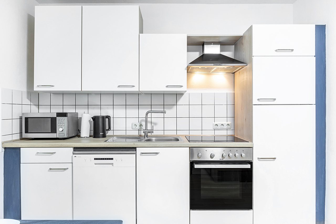 Küchenzeile mit Backofen, Angie’s Ferienapartment Thermalbad in Bad Staffelstein, Bayern
