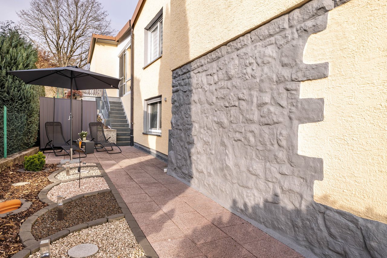 Wohnhaus, Außenansicht mit Hof, Angie’s Ferienapartment in Lichtenfels, Bayern