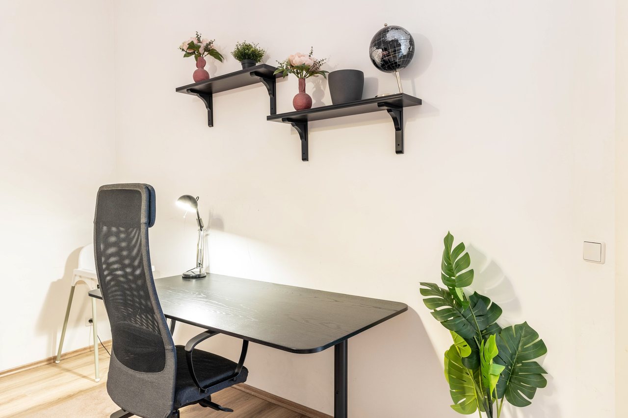 Schreibtisch mit Bürostuhl, Backyard Loft West-Berlin in Berlin