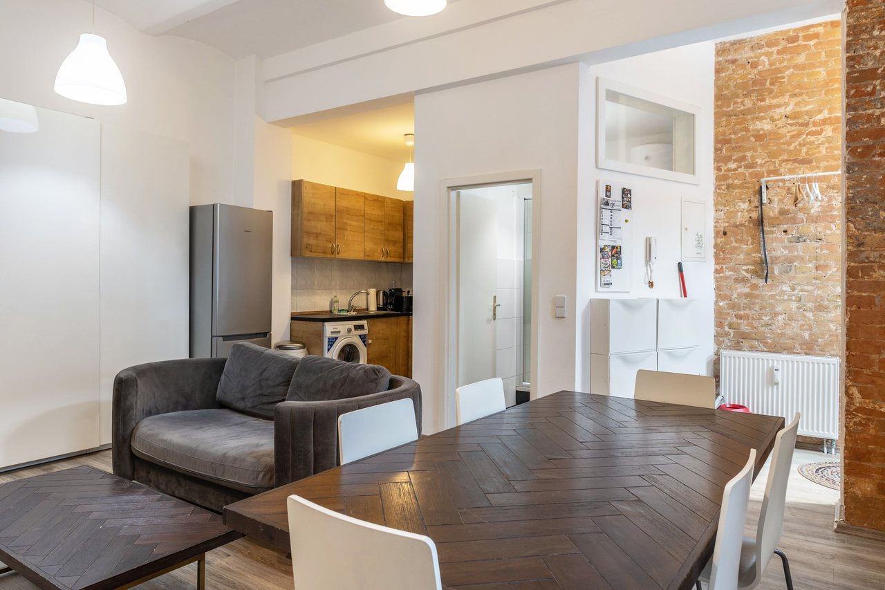 Wohn- und Essbereich mit Esstisch, Backyard Loft West-Berlin in Berlin