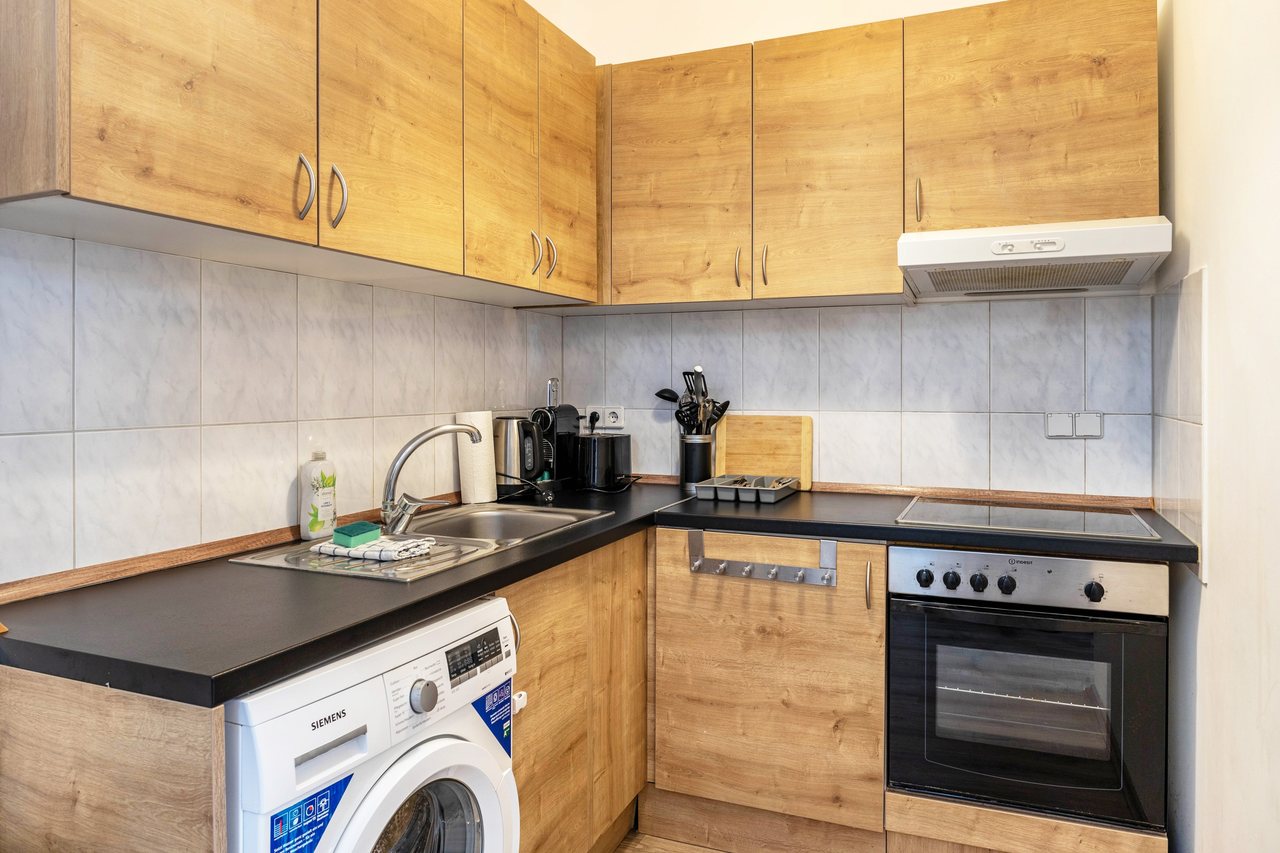 Küchenzeile mit Waschmaschine, Backyard Loft West-Berlin in Berlin