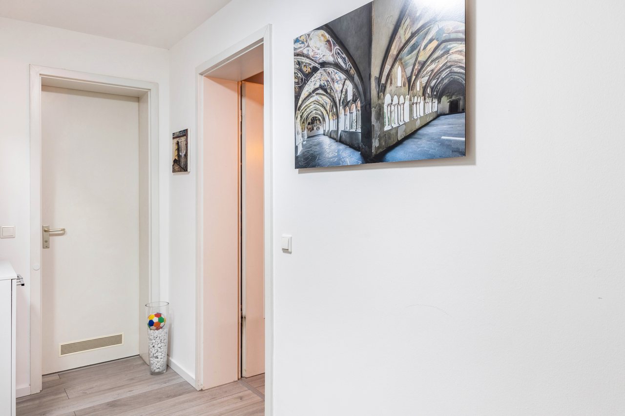 Flur mit Blick zum Badezimmer, Nahe Airport BER Adlershof in Schönefeld, Brandenburg