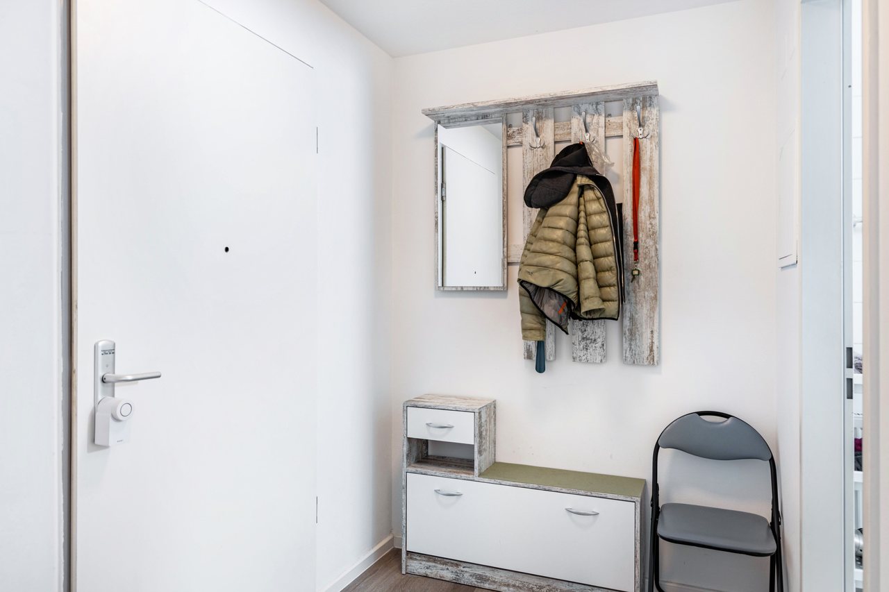 Flur mit Garderobe, Nahe Airport BER Maisonettewohnung in Schönefeld, Brandenburg