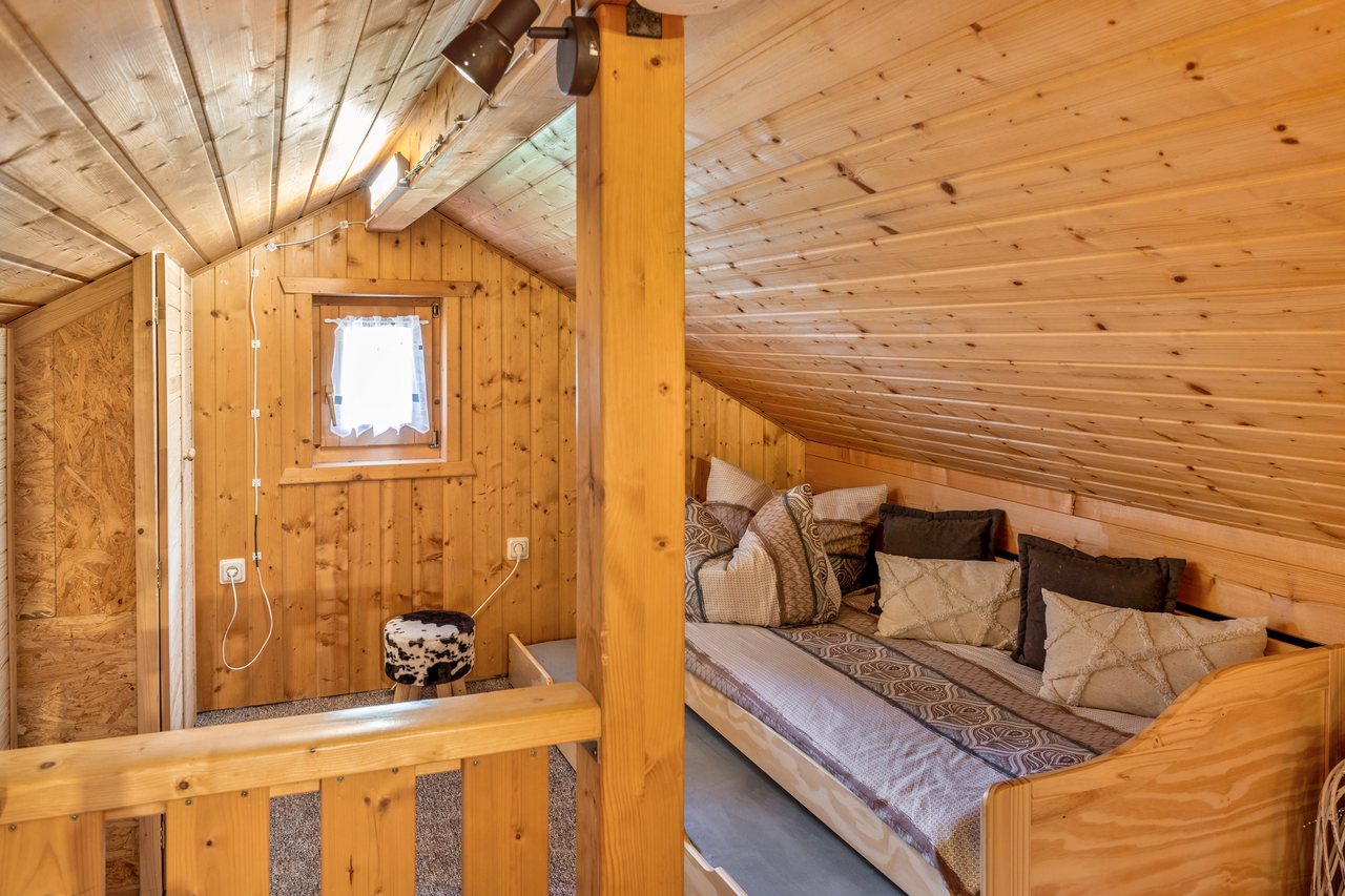 Schlafbereich unter der Dachschräge, Ferienhaus Obert in Drognitz, Thüringen