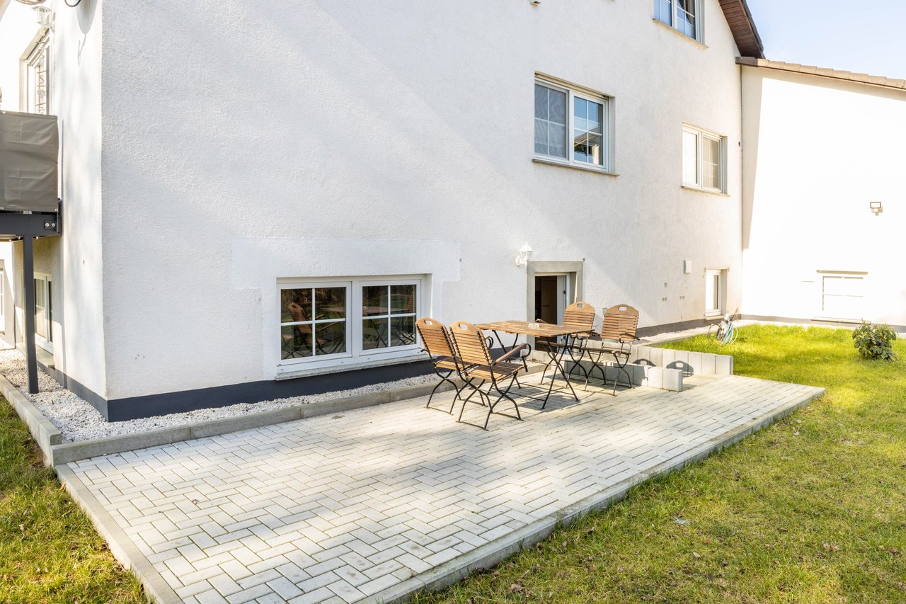 Wohnhaus, Außenansicht mit Terrasse, Haus am Eschenbach in Föritztal OT Neuhaus-Schierschnitz, Thüringen