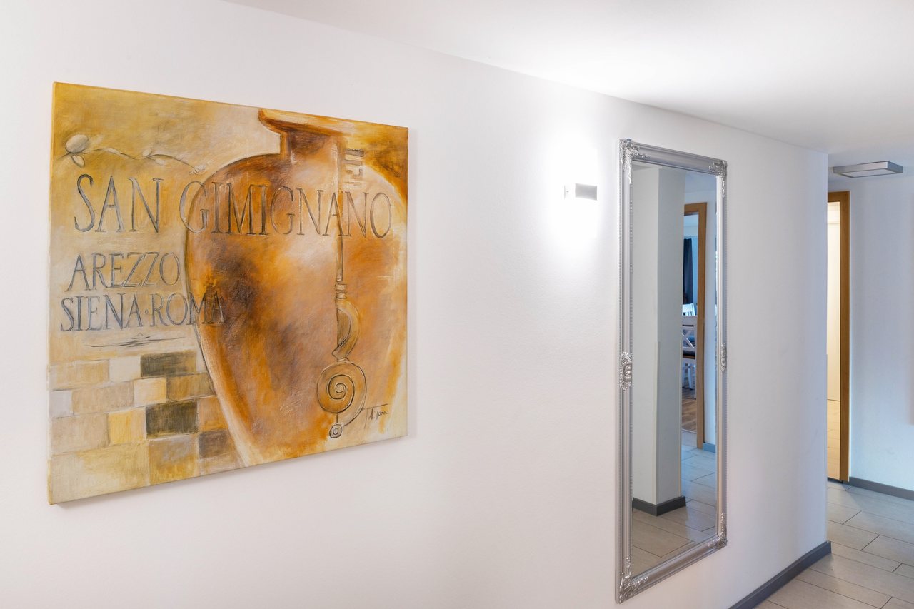 Flur mit Blick ins Zimmer, Haus am Eschenbach in Föritztal OT Neuhaus-Schierschnitz, Thüringen
